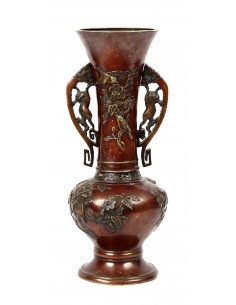 Jarrón de bronce japonés.