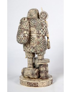 Figura de hueso policromado... 2