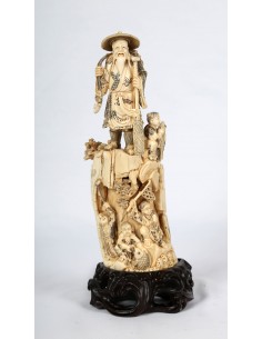 Figura de marfil de mamut...